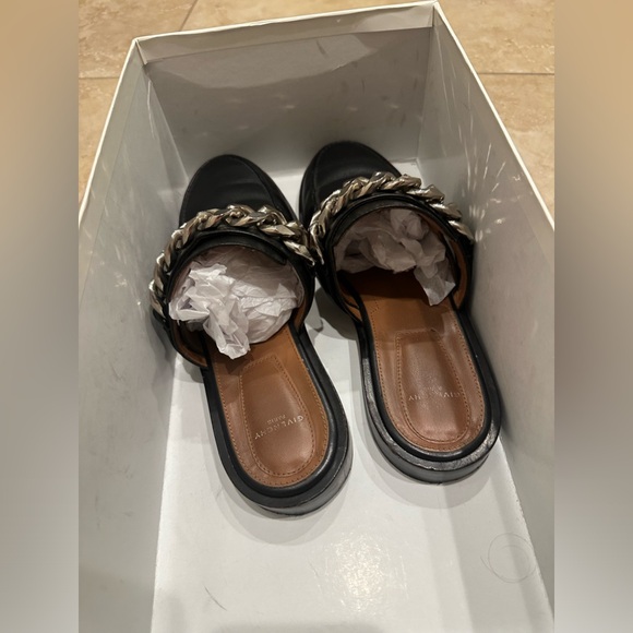 Givenchy Chain Noir Loafer in Black Leather - Picture 3 of 11